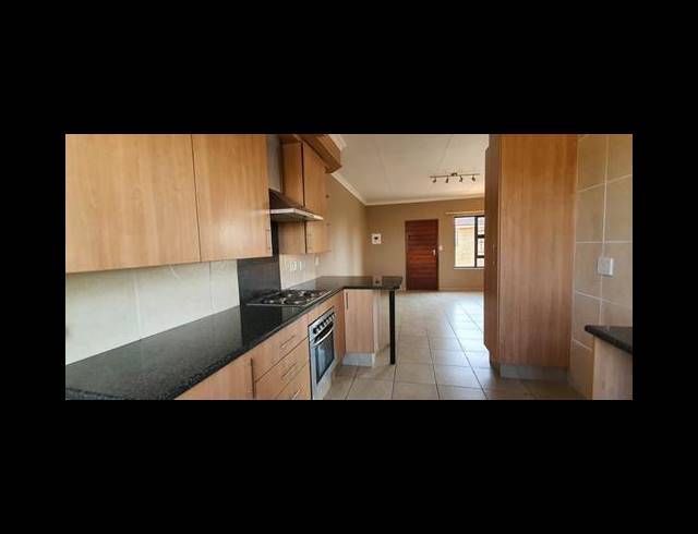 2 BEDROOM TOWNHOUSE FOR SALE IN MEYERSDAL